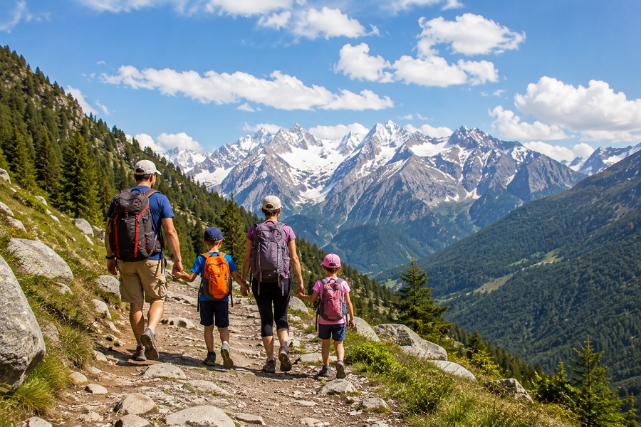 Best Family Trekking Experiences: Explore Nature, Mountains and Trails Together